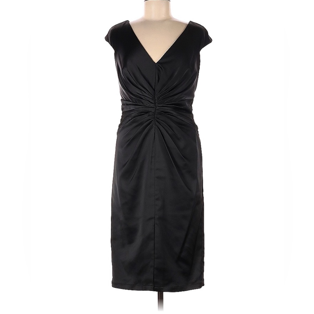 Tadashi Shoji sz 6 cocktail black midi length. Zipper back.